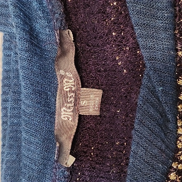 Miss Me Women's Size Small Blue/Gold Sweater - Picture 4 of 7